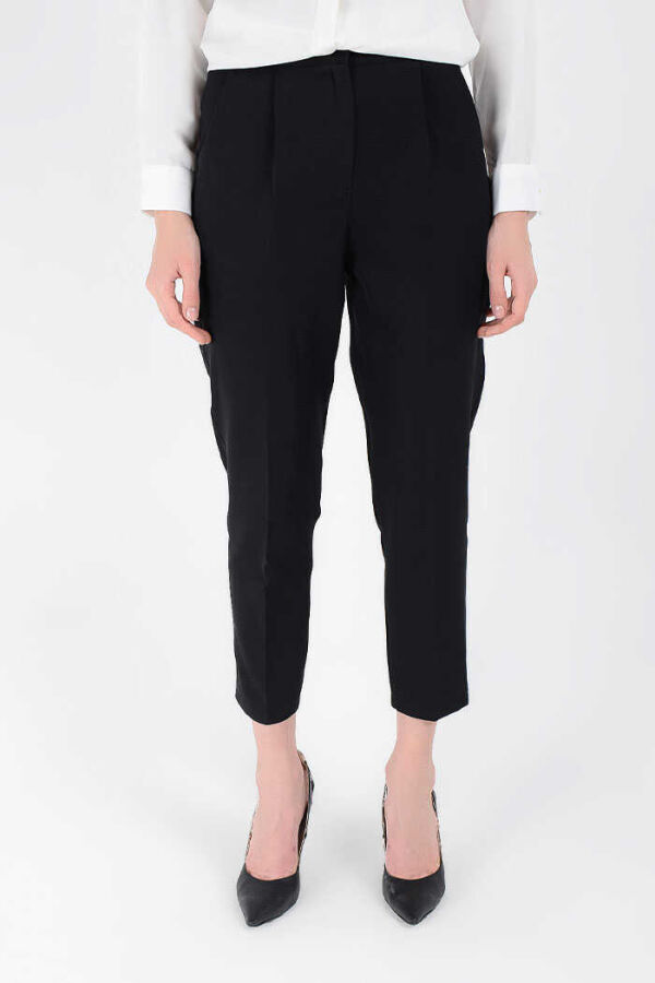 0201 Carrot Length Trousers Black - 3