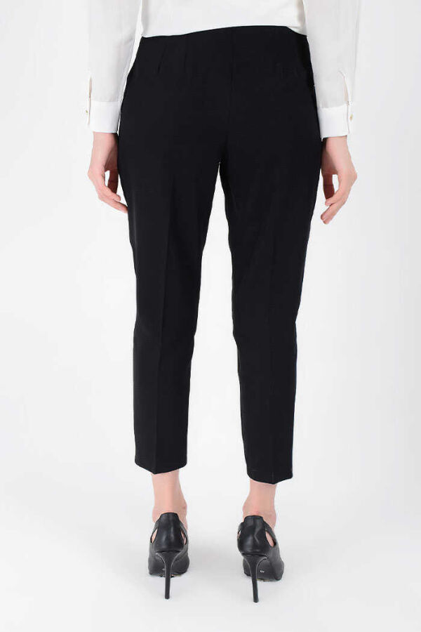 0201 Carrot Length Trousers Black - 4